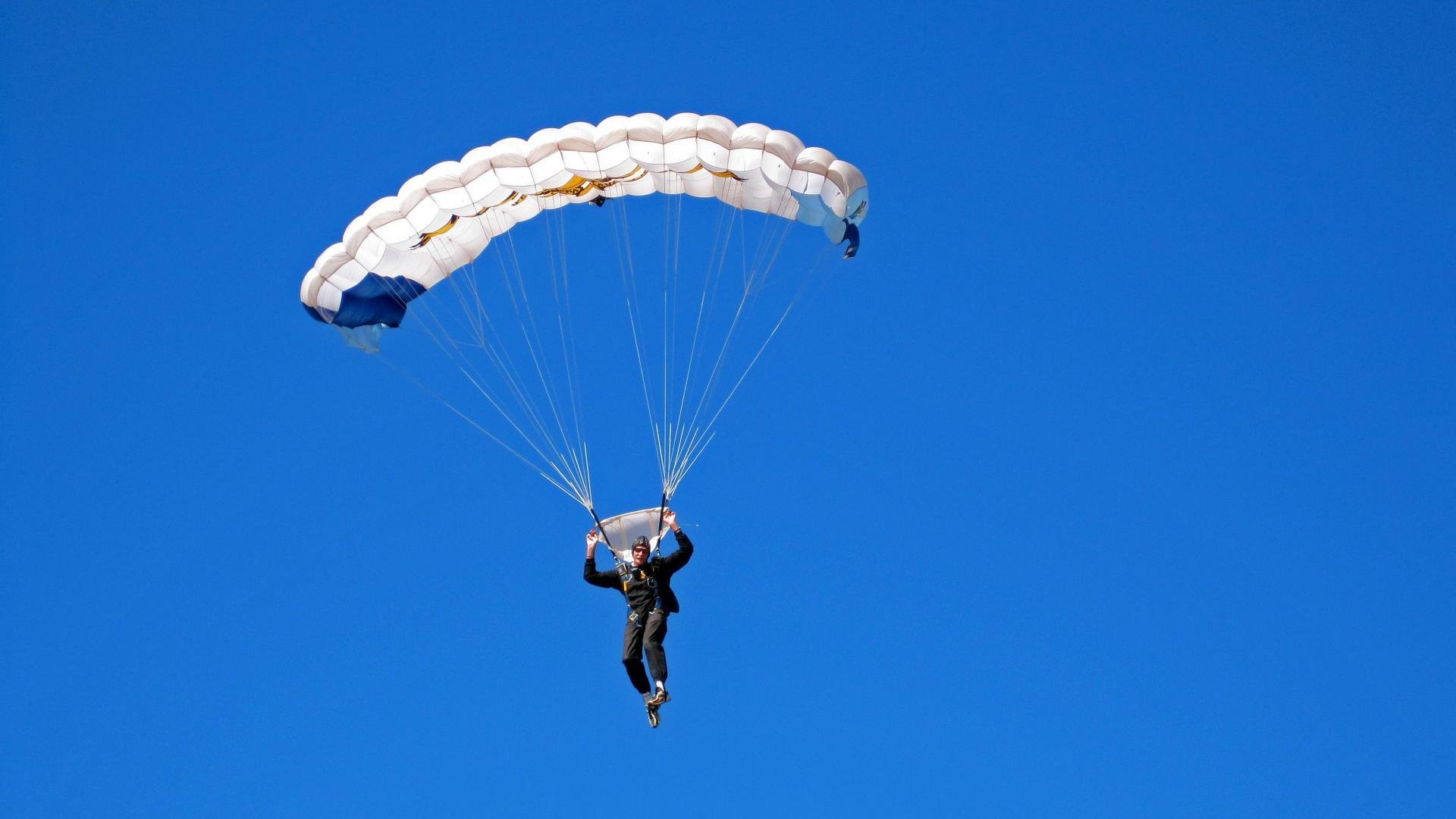 开云电竞赛事-大洋彼岸冲浪盛典，感受海浪激荡的青春热血，大洋彼岸是谁